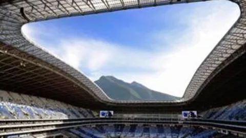 2025年2月23日中超焦点战：山东泰山与河南队握手言和